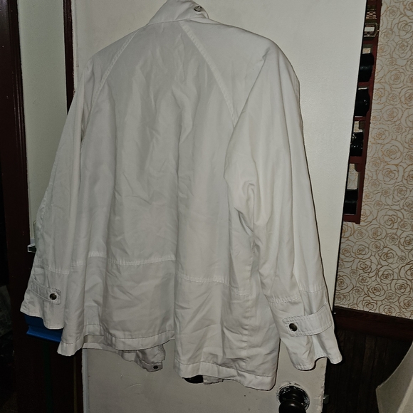 White Windbreaker by Izzi - Picture 3 of 3